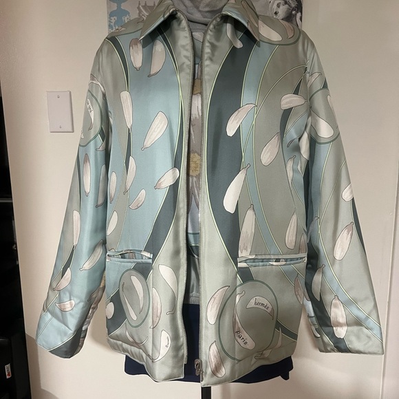 Vintage Hermes Jacket Silk Paperoles Reversible
And Top Cashmere Print S mint 💚🤍 - Picture 6 of 17